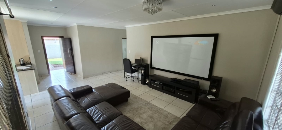3 Bedroom Property for Sale in Waterkloof East North West